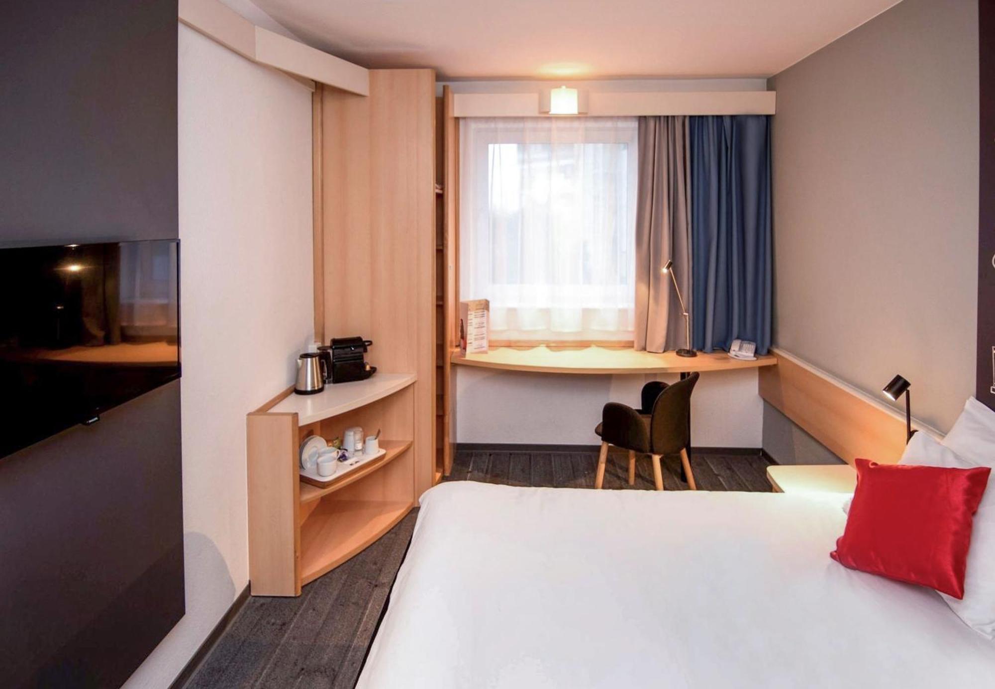 Ibis Poznan Stare Miasto Exterior foto